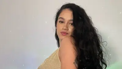 LyzGuzman livejasmin