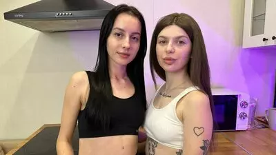 AmeliaandTrisha livejasmin