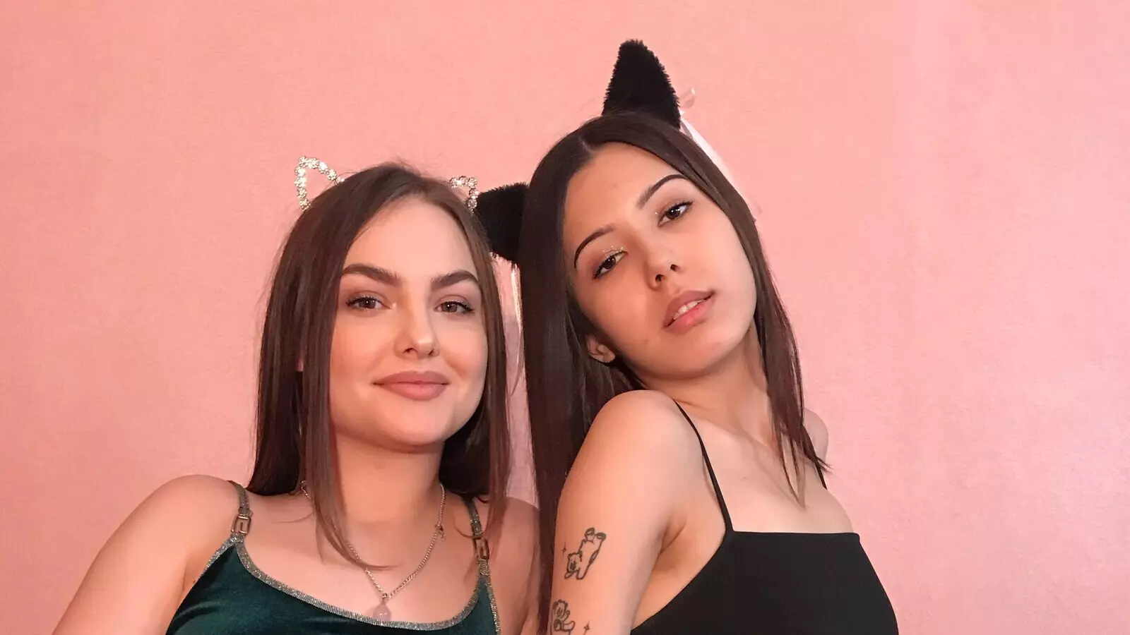 EmmaAndKayla livejasmin